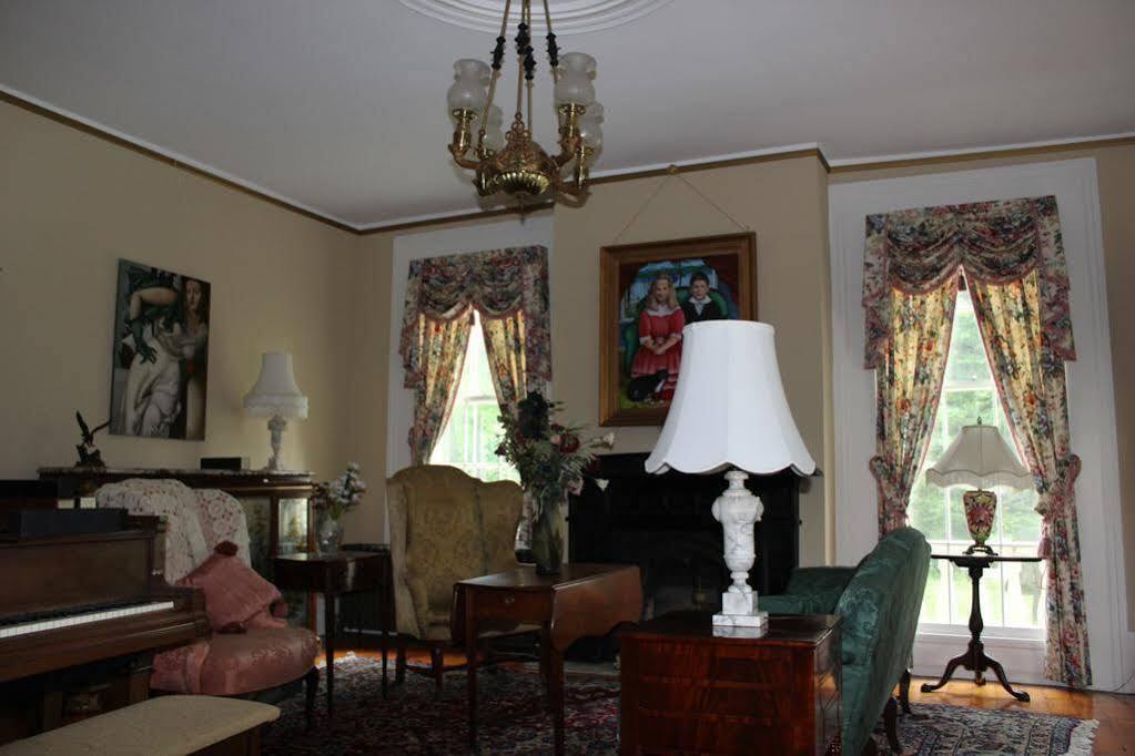 Oakcliff Bed And Breakfast Halfmoon Eksteriør bilde